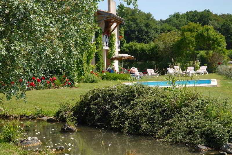 Les Jardins Du Lac Trizay Exterior foto